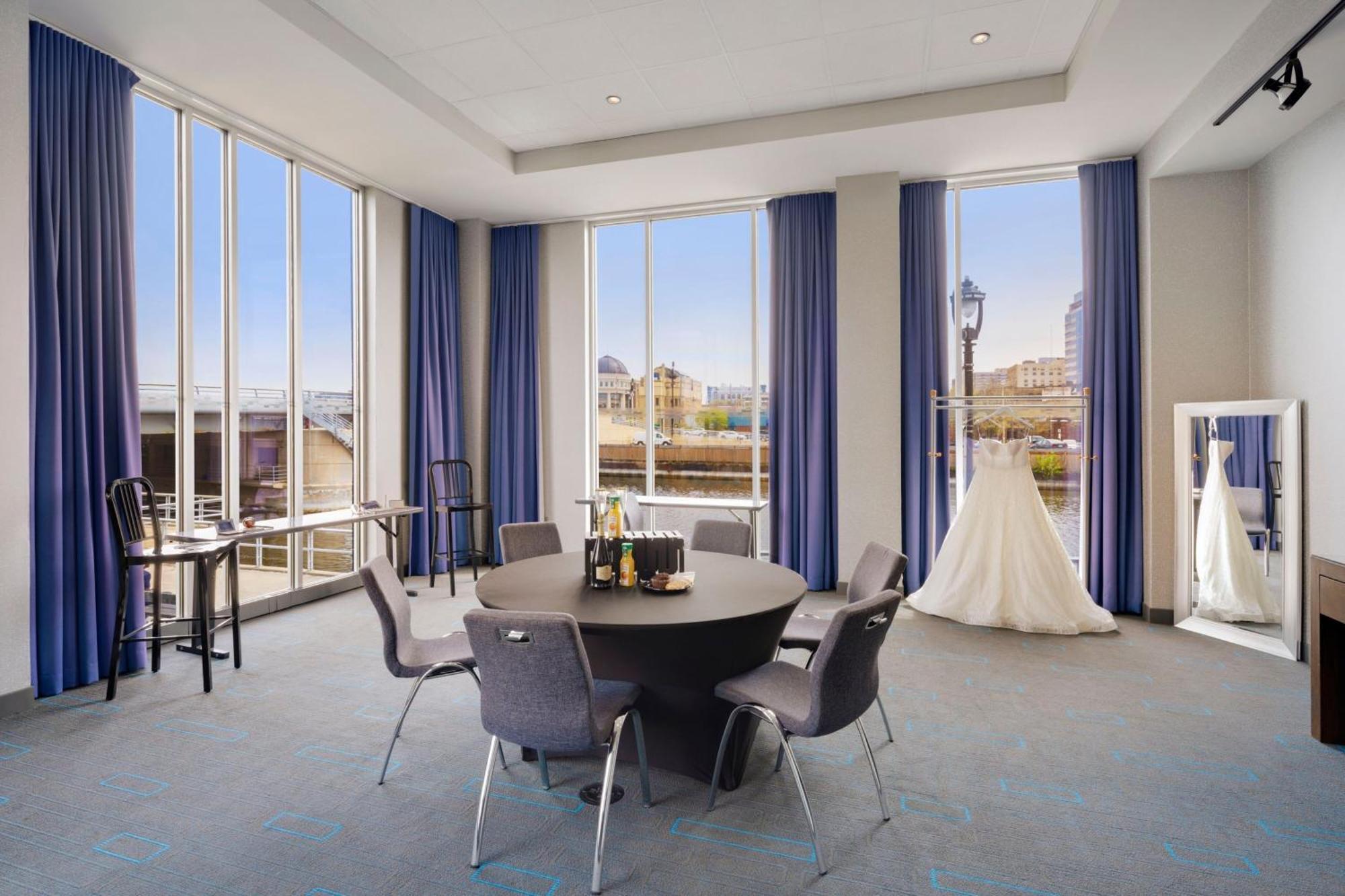 Aloft Hotel Milwaukee Downtown Bagian luar foto
