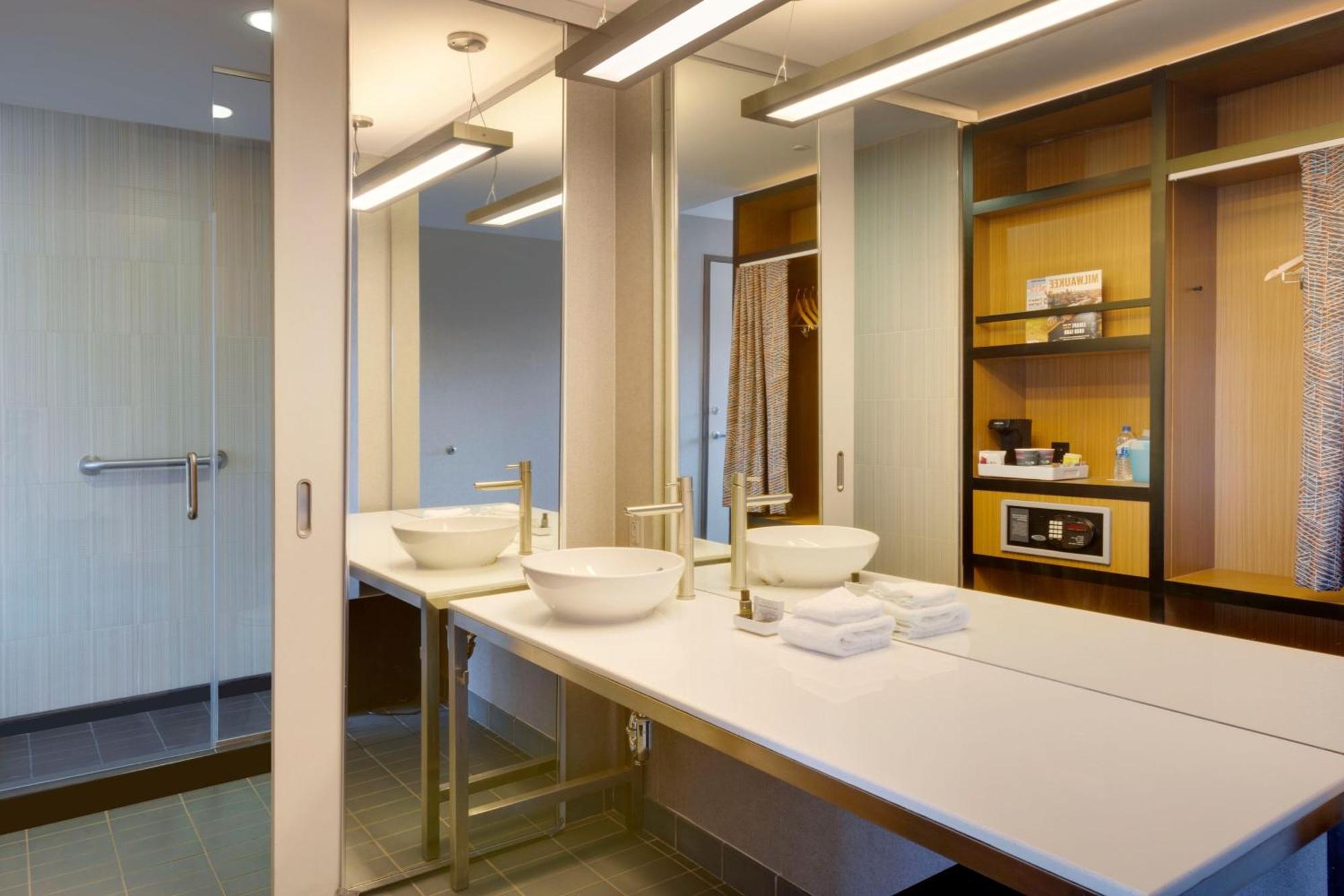 Aloft Hotel Milwaukee Downtown Bagian luar foto