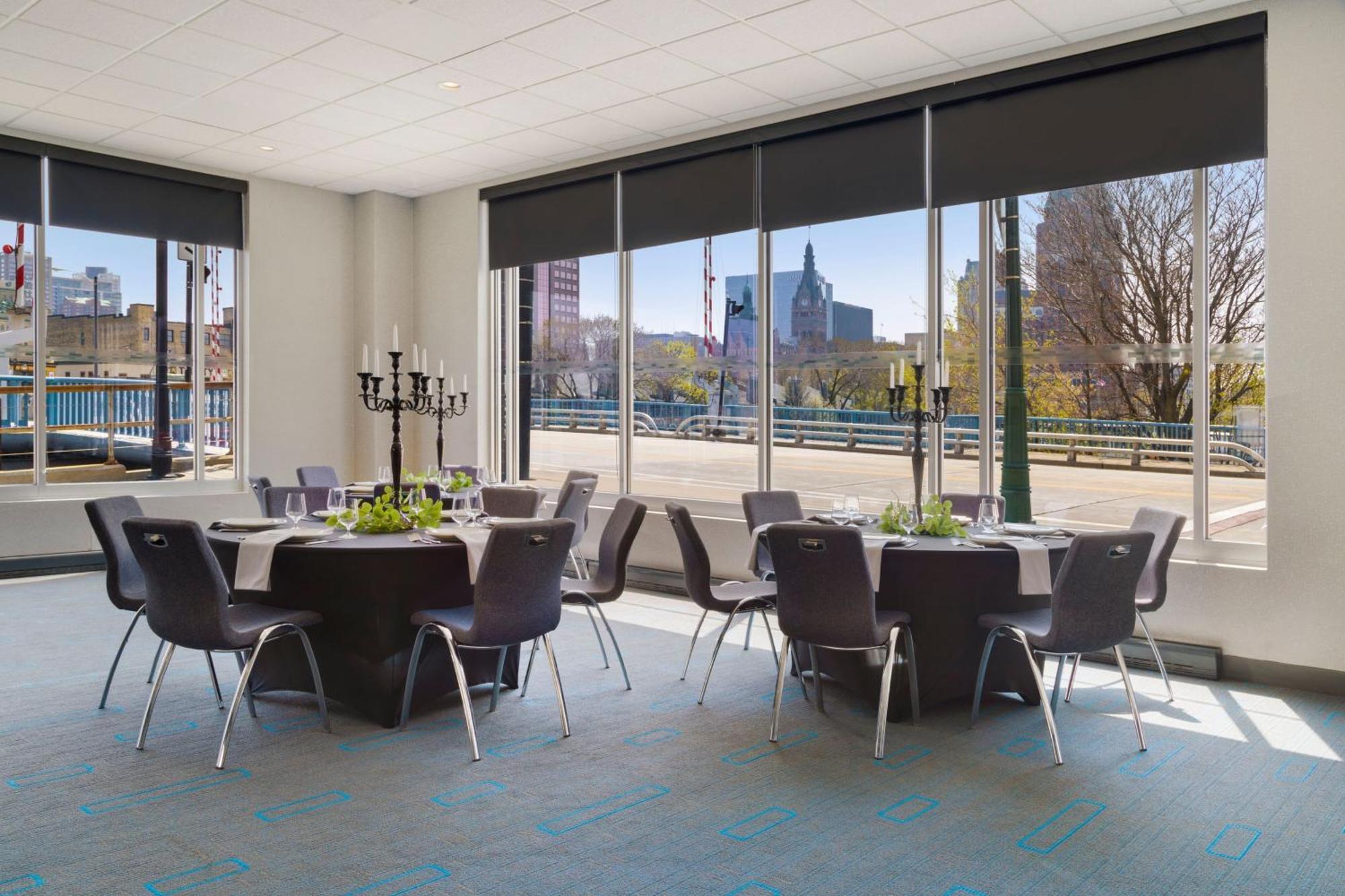 Aloft Hotel Milwaukee Downtown Bagian luar foto