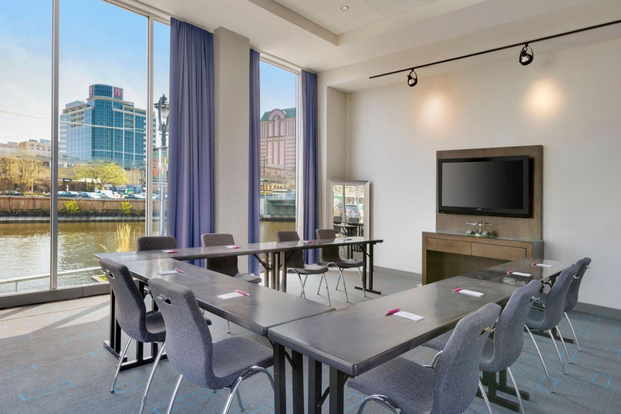 Aloft Hotel Milwaukee Downtown Bagian luar foto