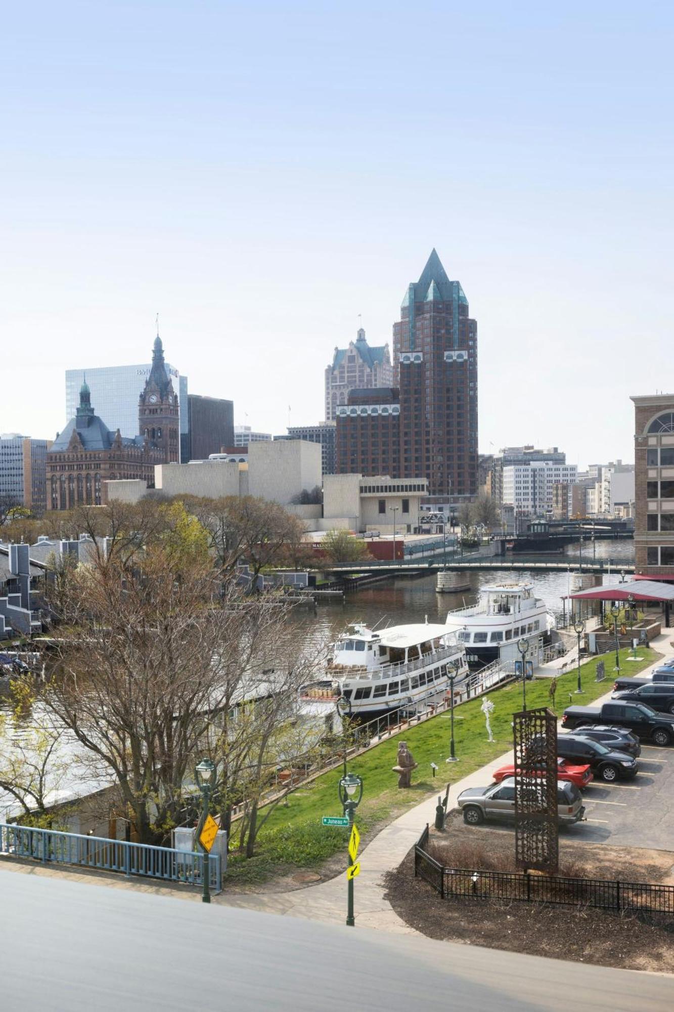 Aloft Hotel Milwaukee Downtown Bagian luar foto