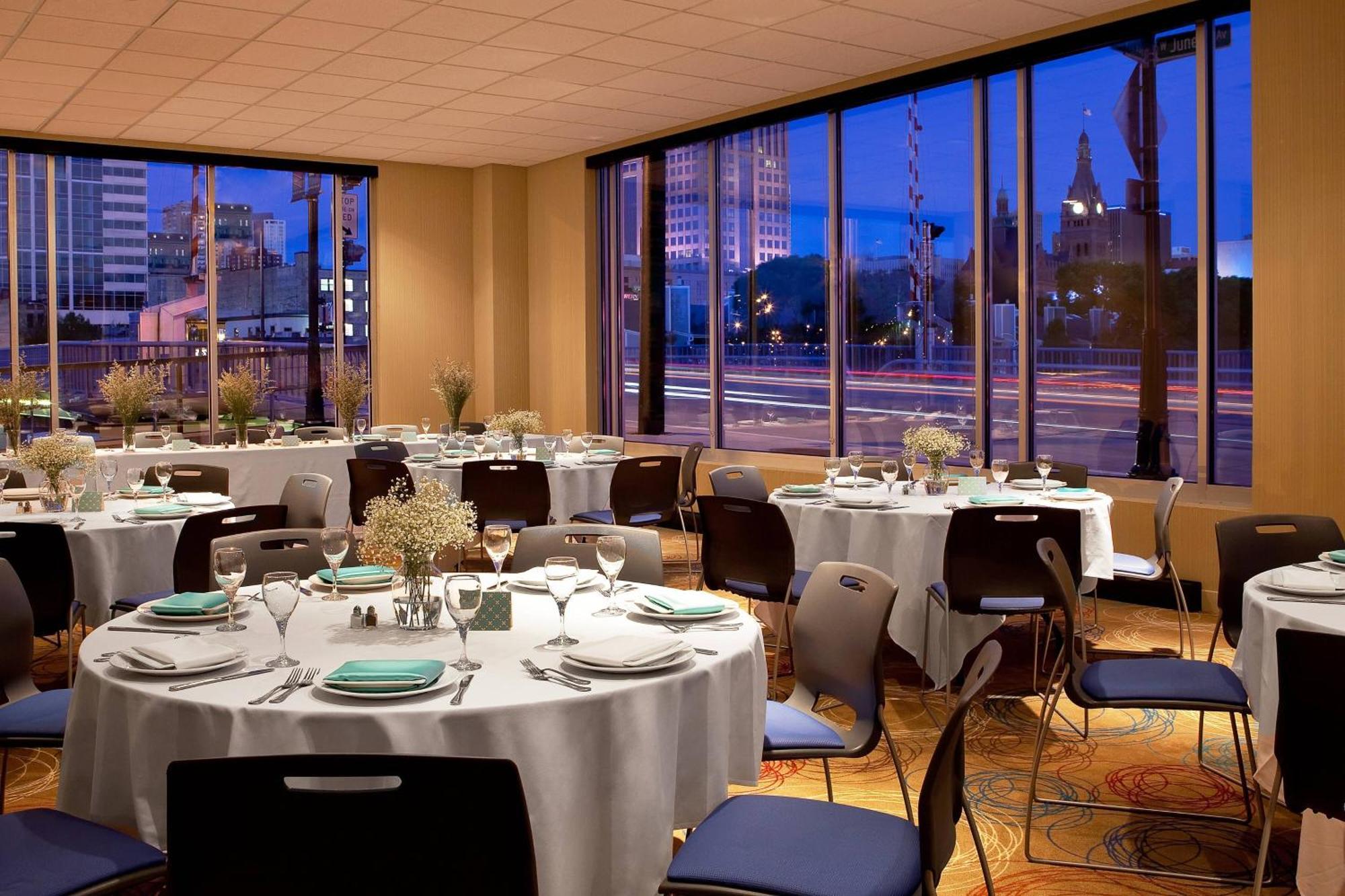 Aloft Hotel Milwaukee Downtown Bagian luar foto