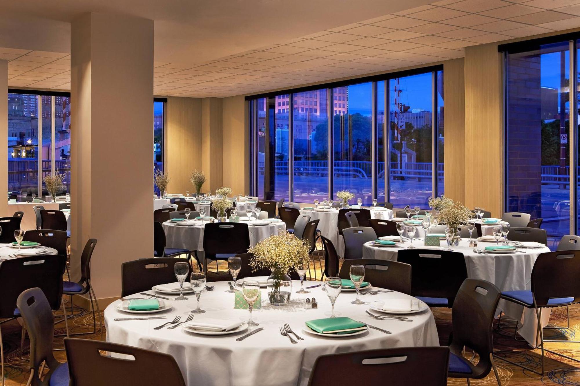 Aloft Hotel Milwaukee Downtown Bagian luar foto